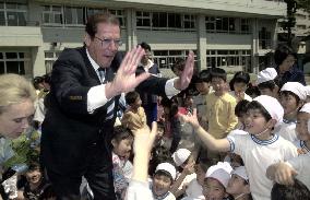 Moore meets Japanese children